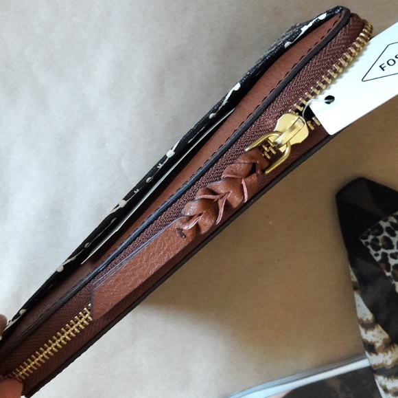 NWT FOSSIL RFID PROTECTED WALLET CASE ORGANIZER - Picture 6 of 7